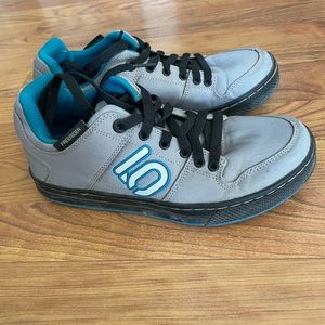 Women’s mountain bike shoes